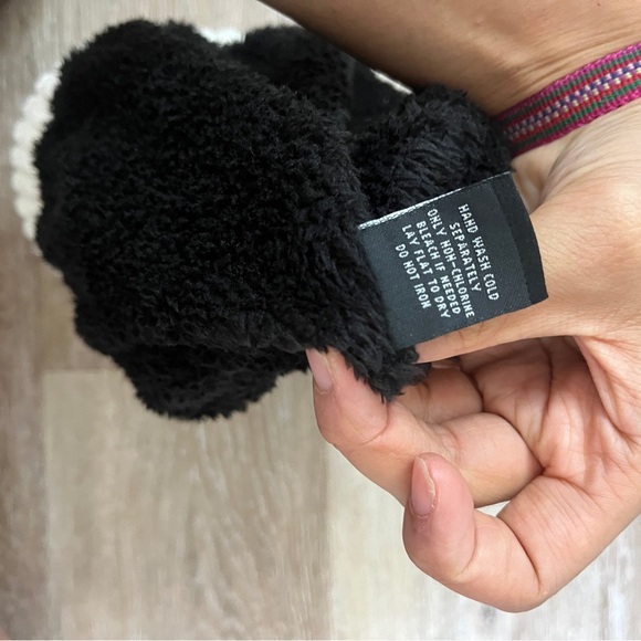 DKNY White Cream Ribbed Knit Faux Fur Lined Folded Logo Beanie - Picture 5 of 6